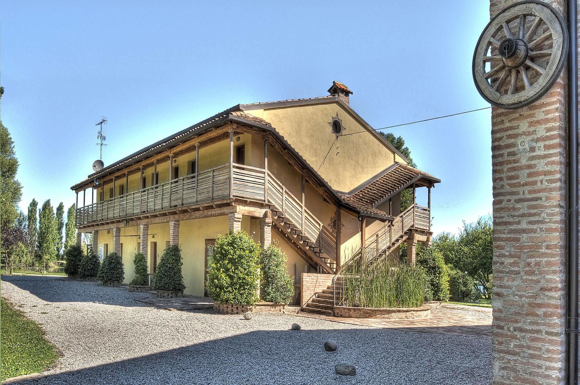 Ai Due Laghi